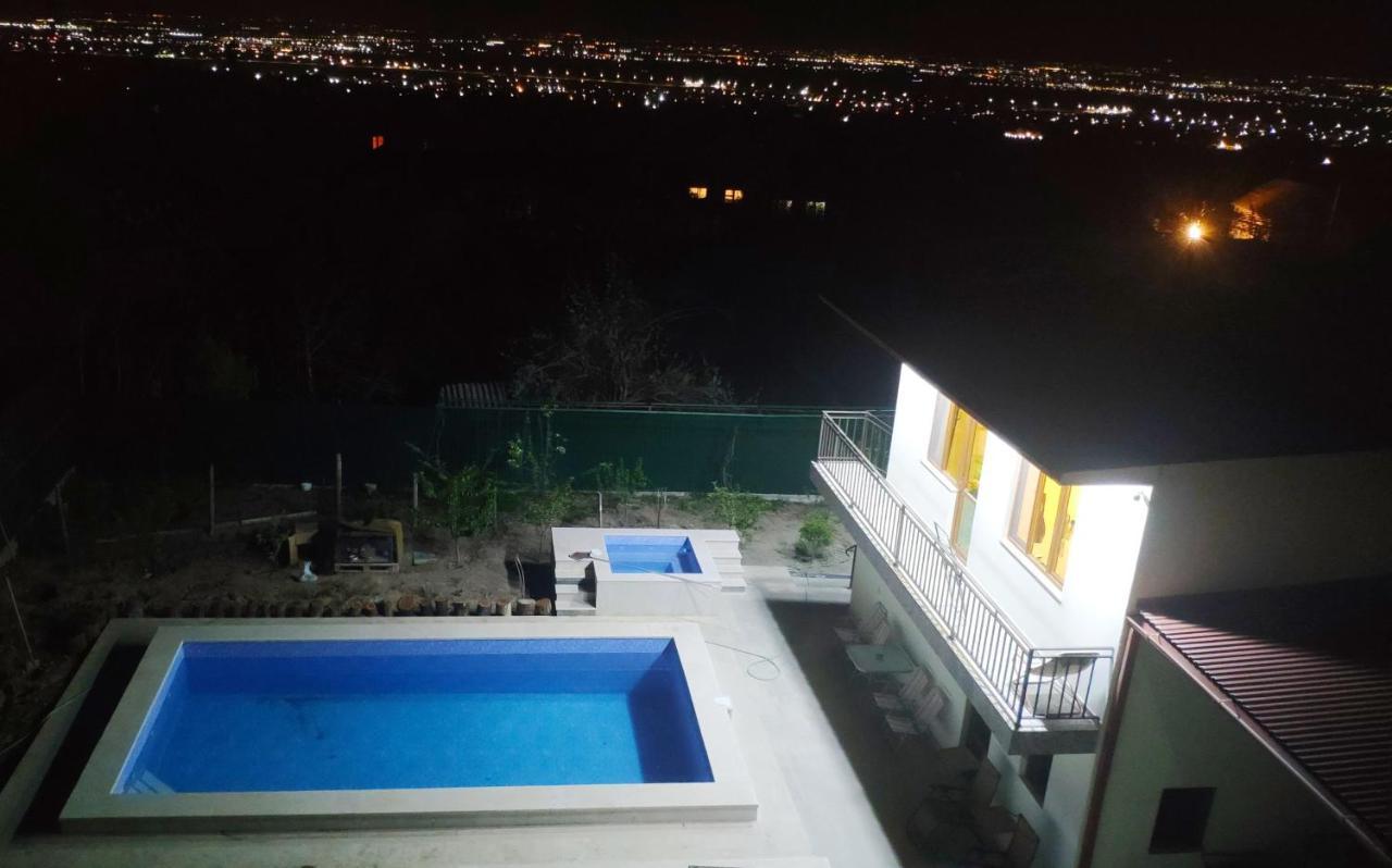 Apex Rest House Villa Yerevan Bagian luar foto