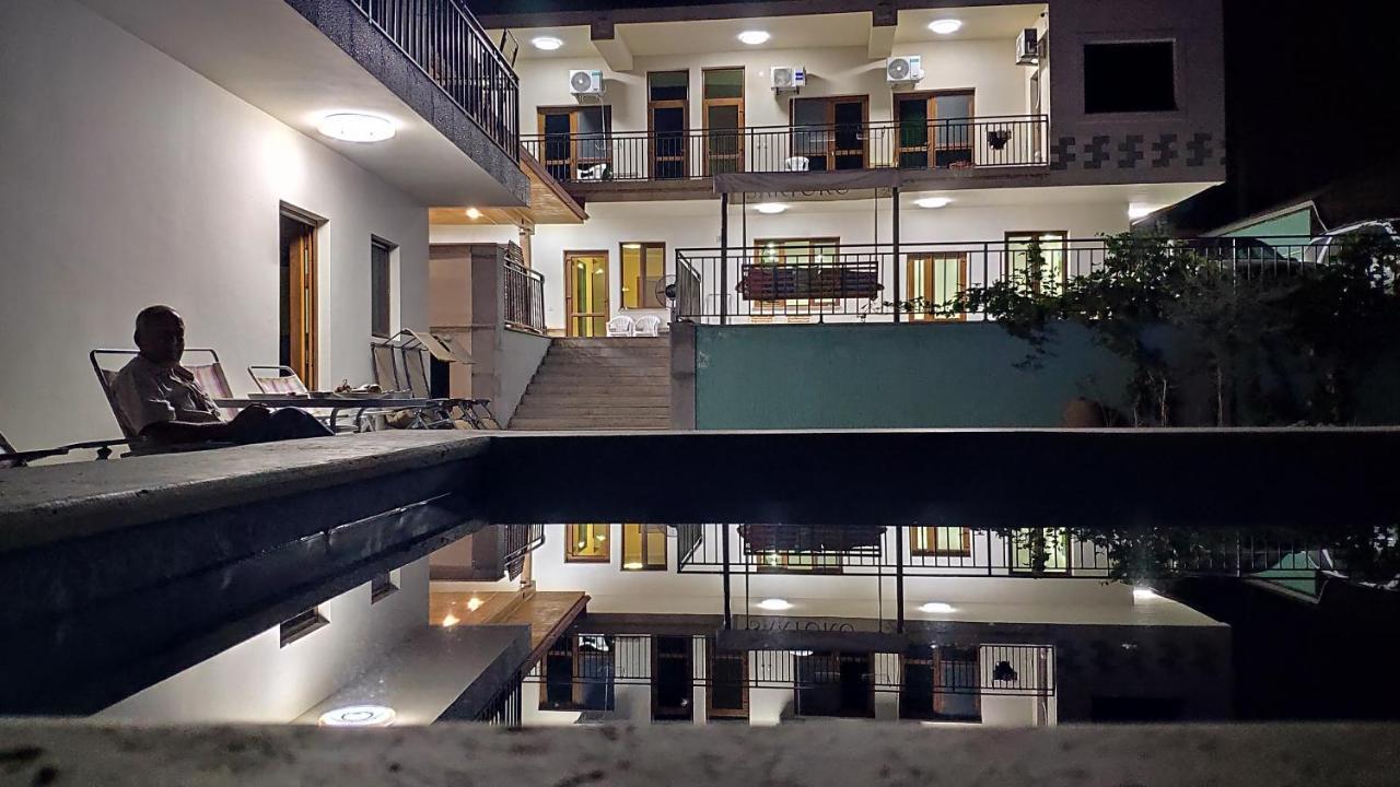 Apex Rest House Villa Yerevan Bagian luar foto