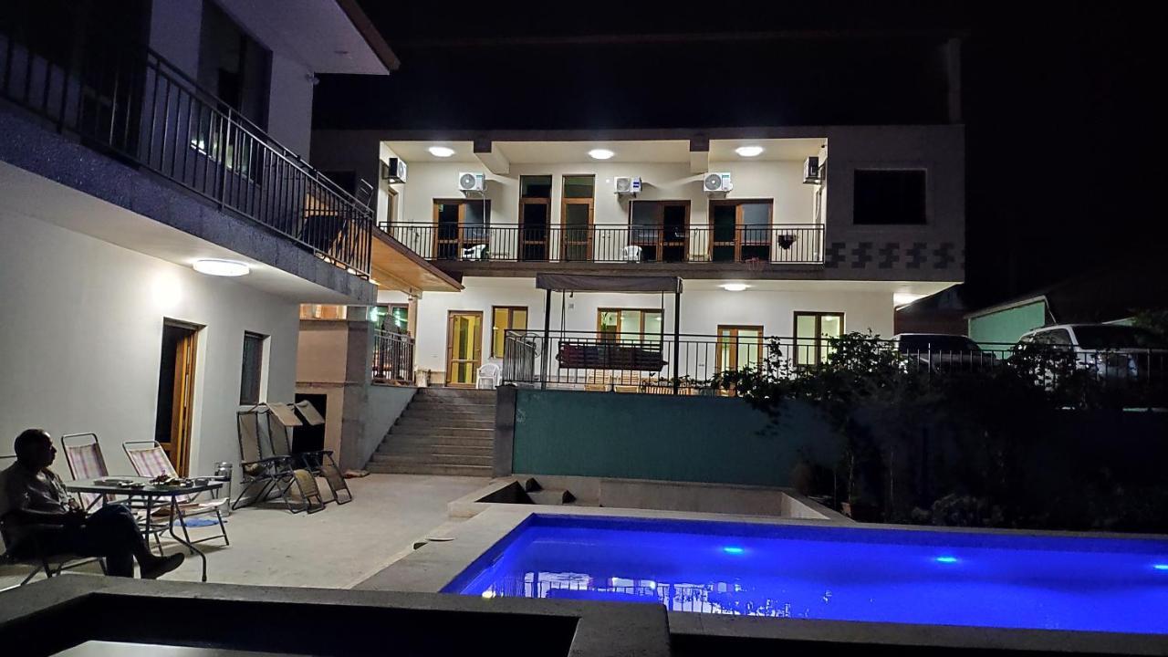Apex Rest House Villa Yerevan Bagian luar foto