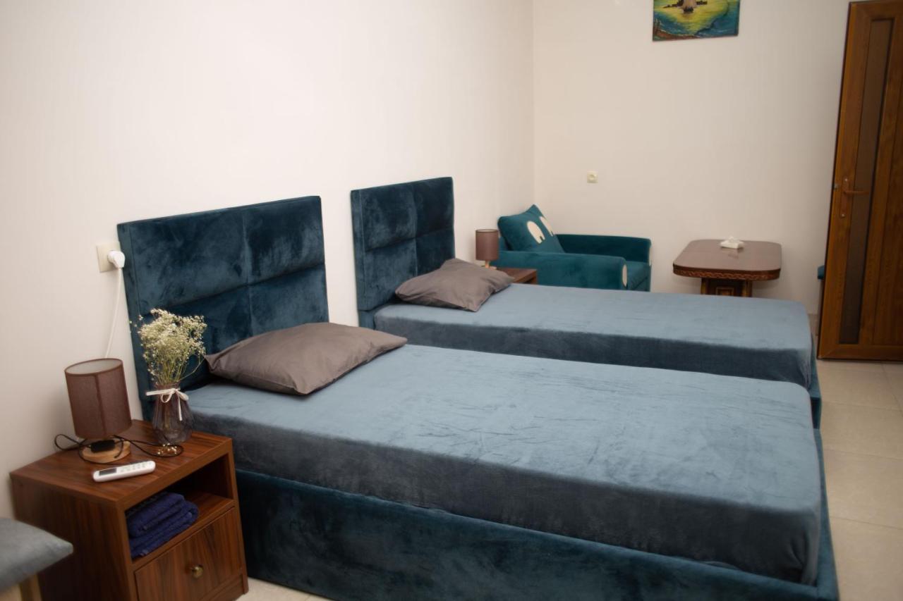 Apex Rest House Villa Yerevan Bagian luar foto