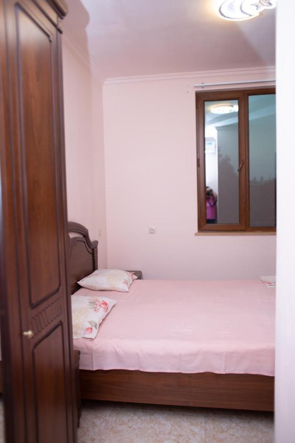 Apex Rest House Villa Yerevan Bagian luar foto