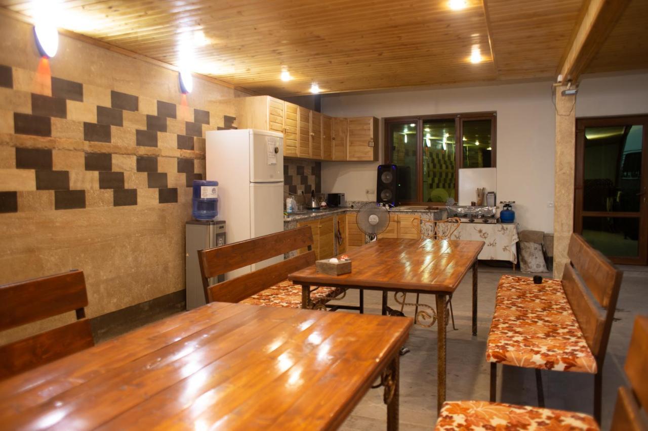 Apex Rest House Villa Yerevan Bagian luar foto