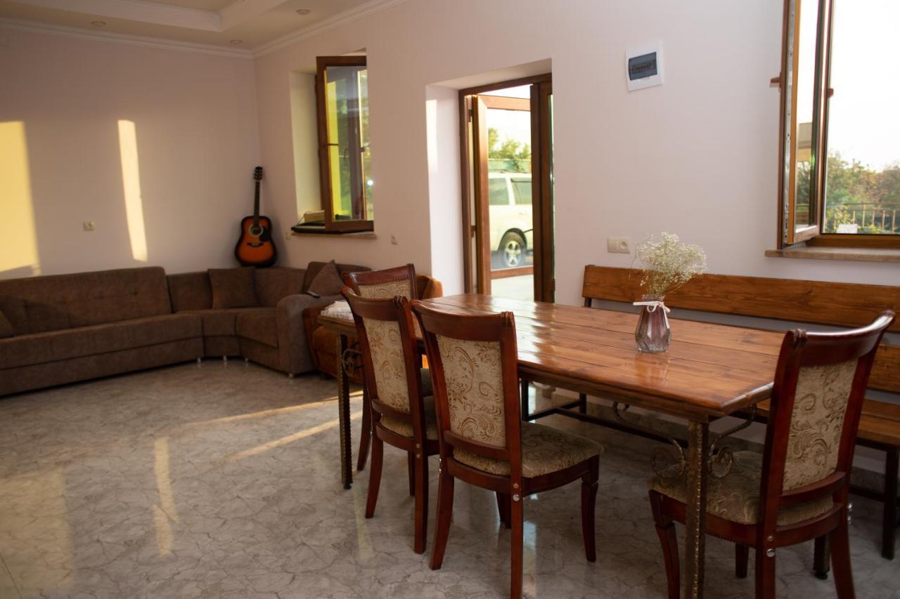Apex Rest House Villa Yerevan Bagian luar foto