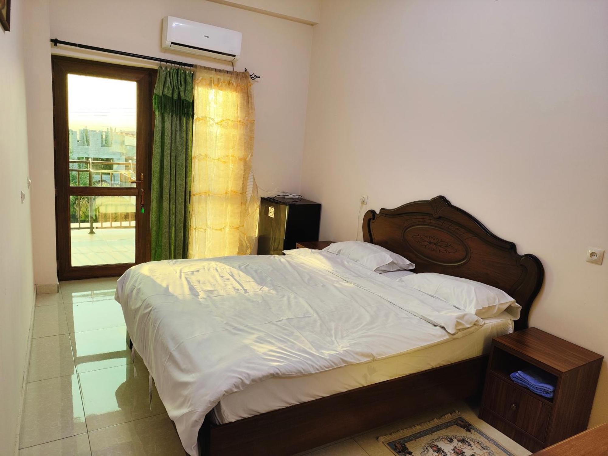 Apex Rest House Villa Yerevan Bagian luar foto